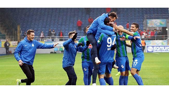 Çaykur Rizespor, Zirveye Kafa Tutuyor!