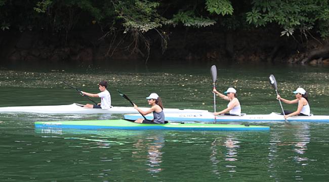 Rize'deki Festival Gölün İçinde Oynanan Horonla Başladı