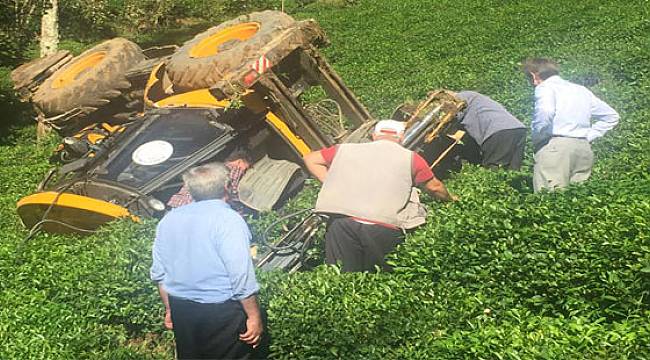 Rize'de İş Makinesi Şarampole Devrildi