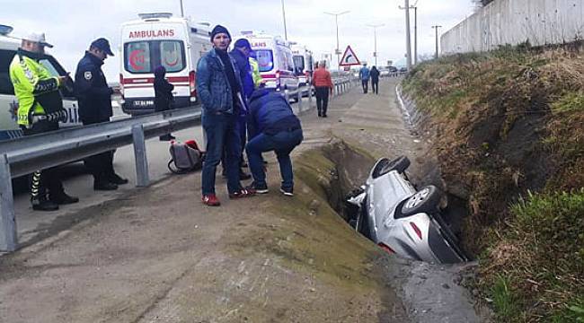 Rize'de Otomobil Su Kanalına Devrildi 5 Yaralı