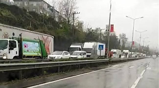 Çay Üreticileri Rize'ye Girmek İçin Uzun Kuyruklar Oluşturdu