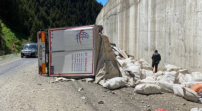 Rize'de Kuru Çay Yüklü Tır Kazası 1 Ölü, 1 Yaralı